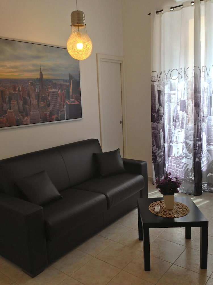 Triple Room thumbnail 6