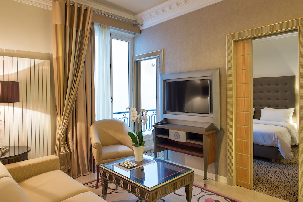 Deluxe Suite photo 1
