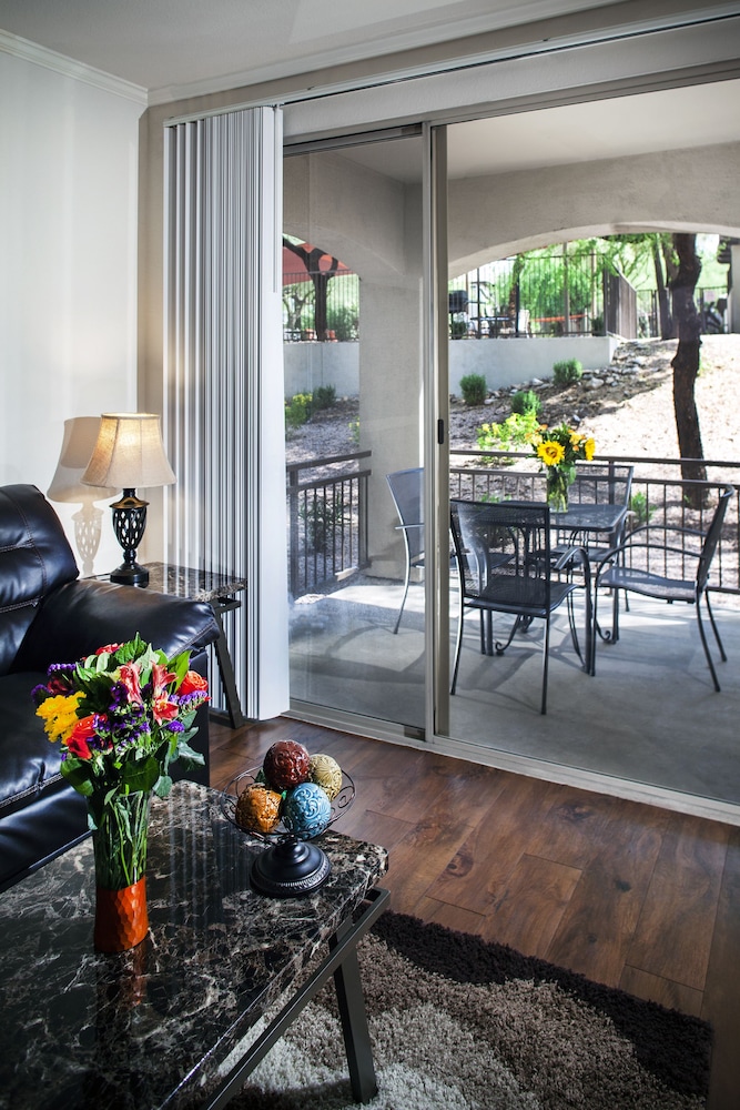 Deluxe Condo, 2 Bedrooms, 2 Bathrooms photo 2