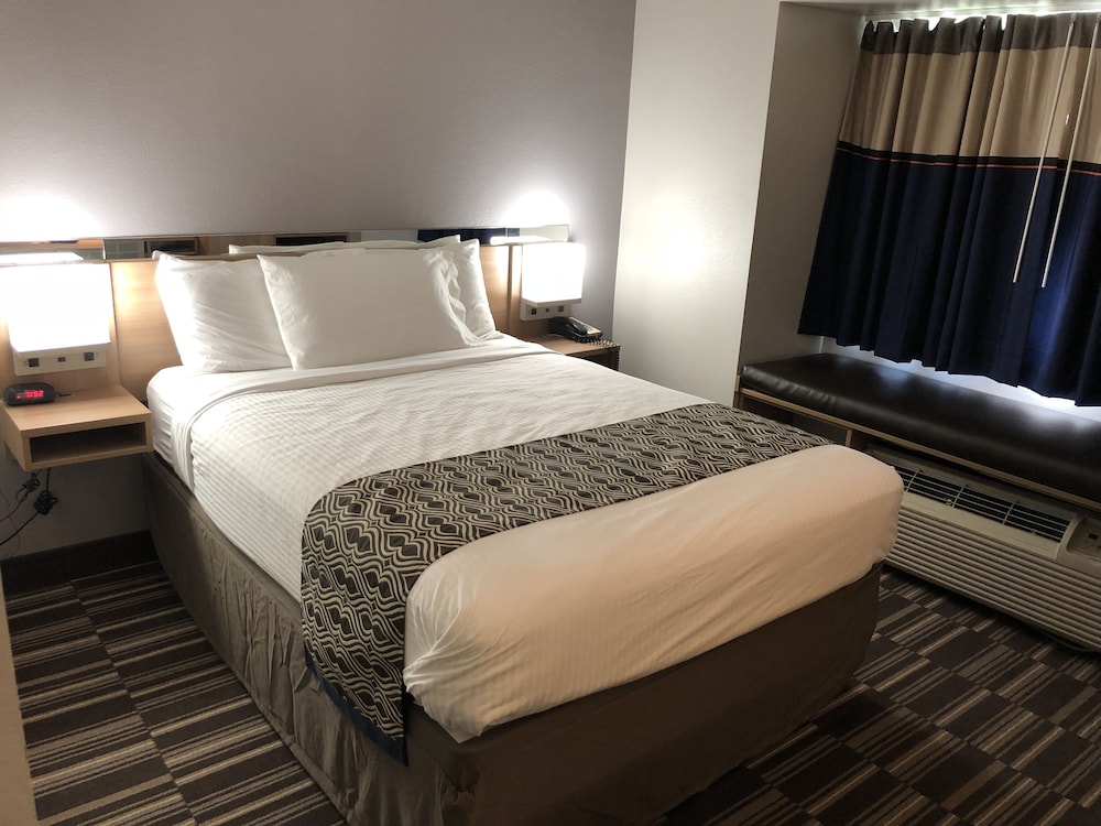Standard Room, 1 Queen Bed - Photo 2