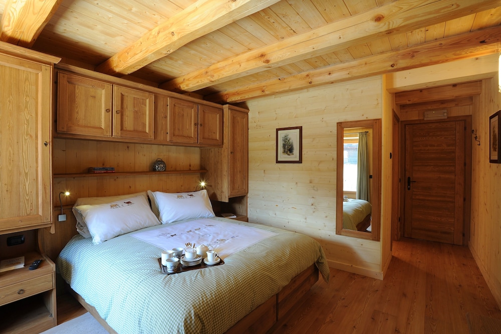 Room, Balcony, Mountain View photo 1