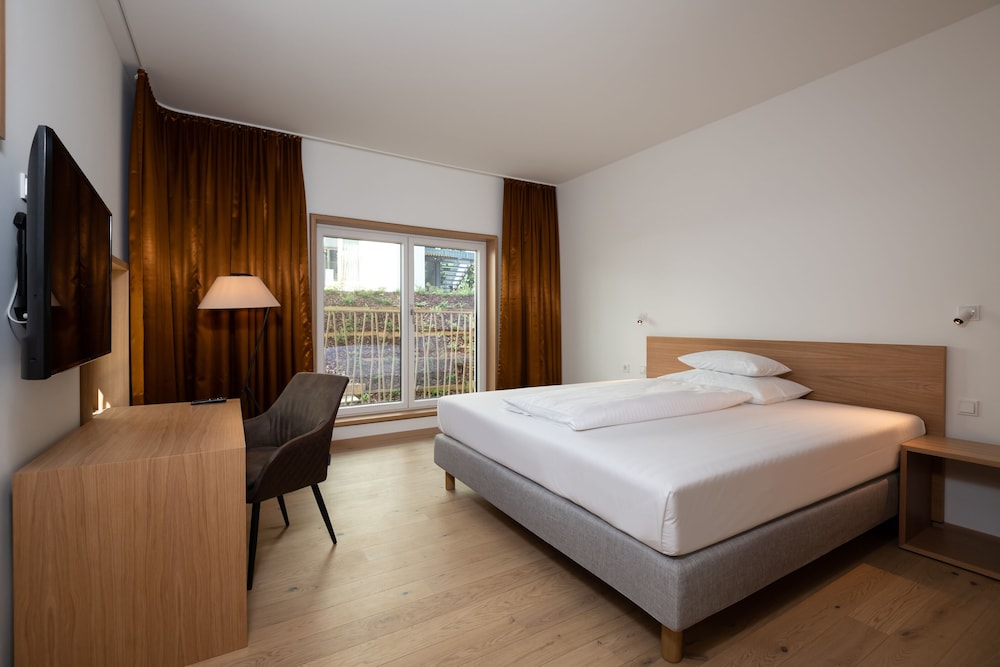 Standard Studio, 1 King Bed, Kitchenette, Annex Building photo 1