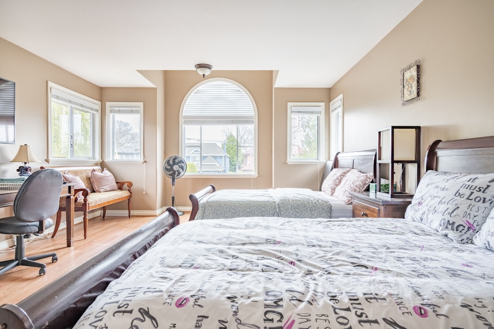 Room, 2 Double Beds (Shared Bath) photo 1