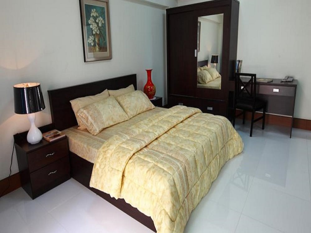 Standard Room, 1 King Bed, Non Smoking photo 3