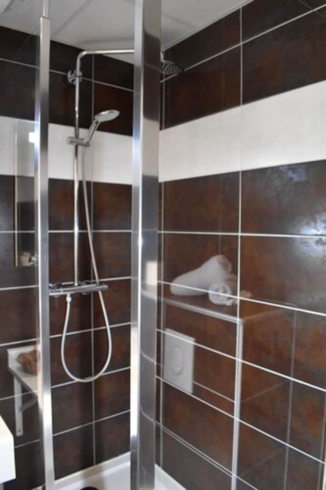 Double Room - Photo 7