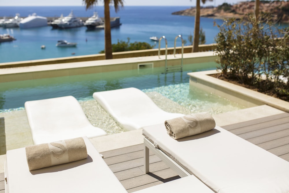Superior Double Room, Private Pool, Sea View (swim up)