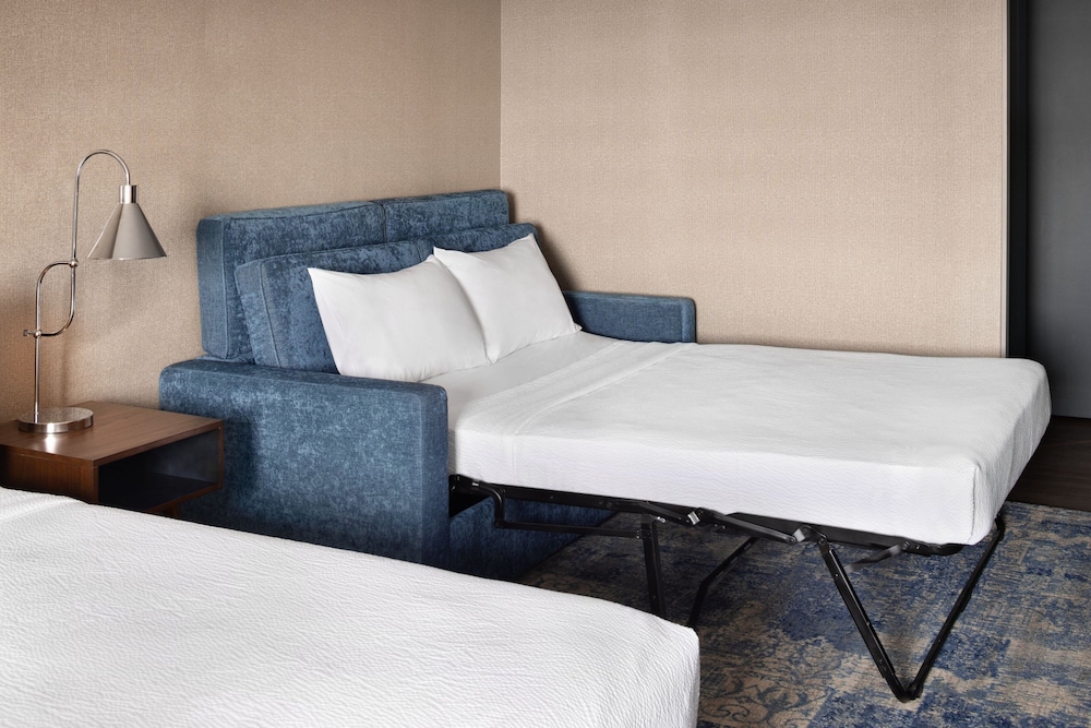 Traditional Room, 1 King Bed with Sofa bed - Photo 4