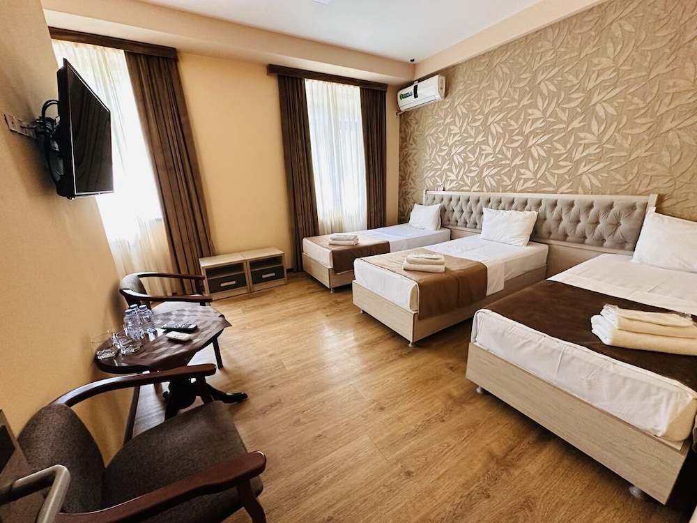 Standard Triple Room - Photo 1