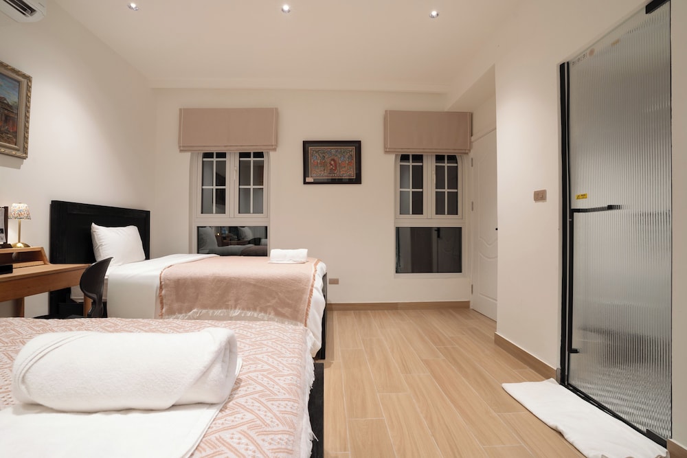 Twin Room with Pool View photo 3
