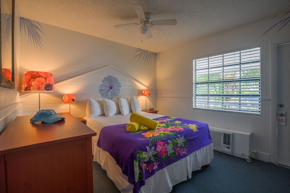 Queen Bed Courtyard 2nd floor