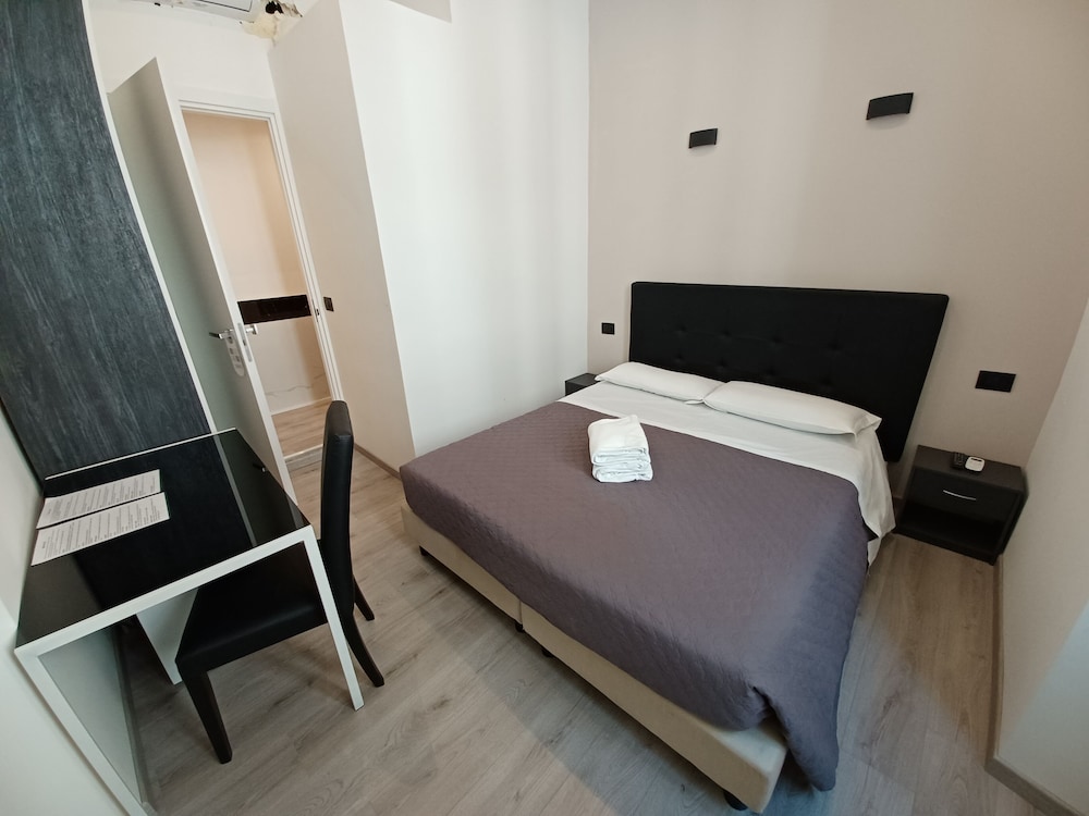 Standard Double Room photo 3
