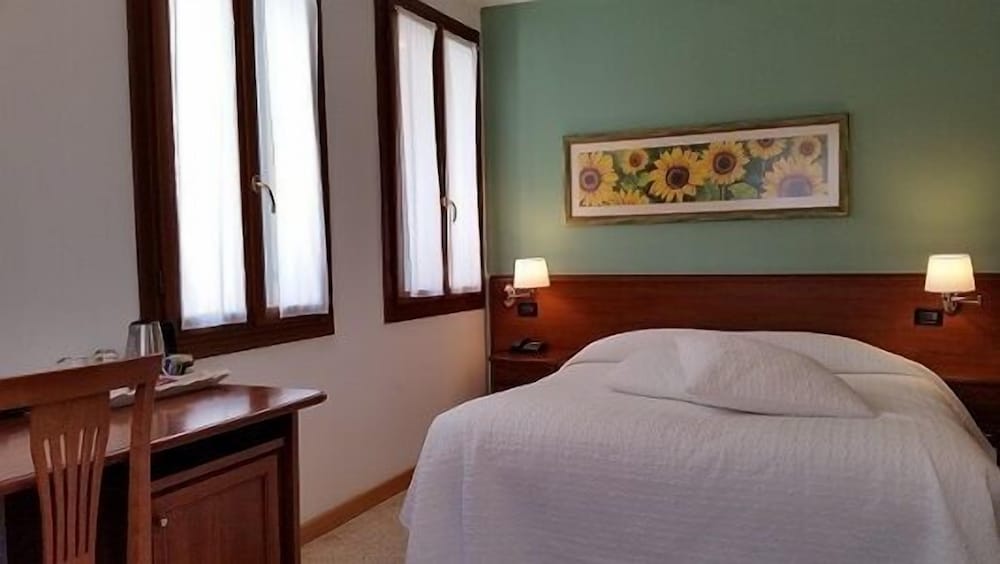 Classic Double or Twin Room photo 1