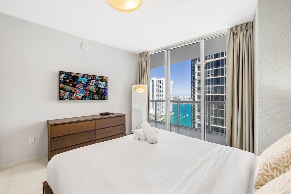 Luxury Condo, 2 Bedrooms, City View photo 3