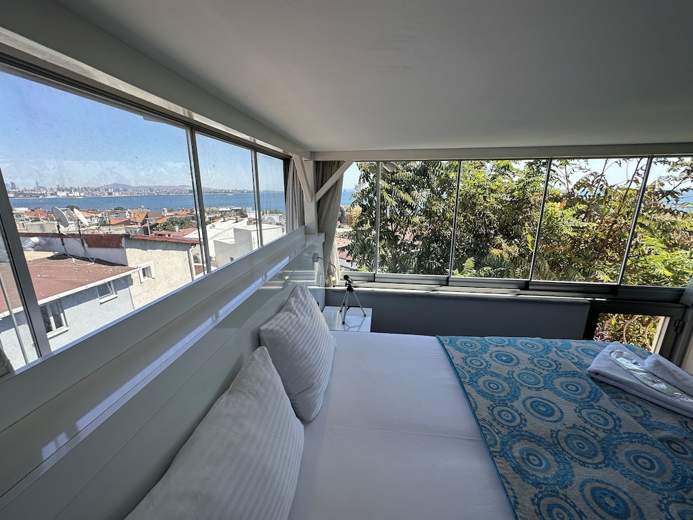 SEAVIEW TRIPLE ROOM photo 3