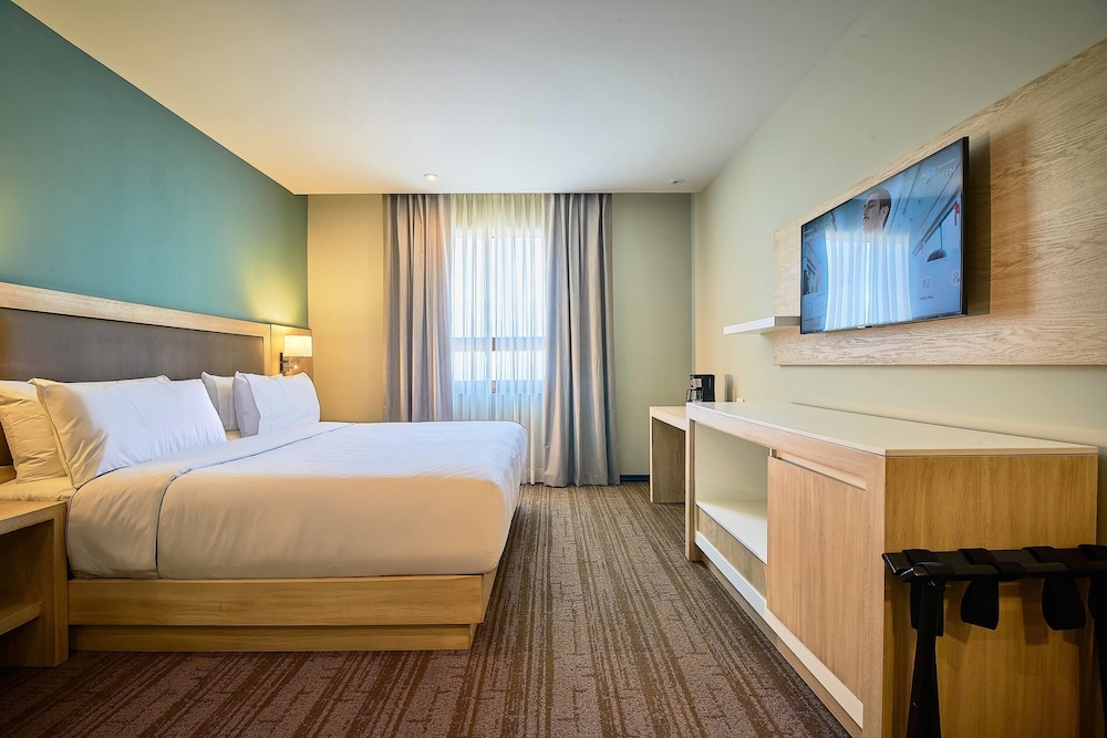 Room, 1 King Bed, Non Smoking photo 3