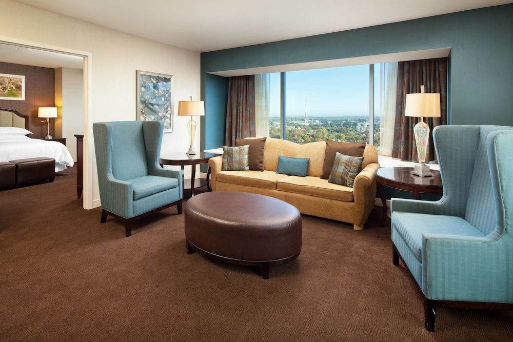 Club Suite, 1 King Bed - Photo 2