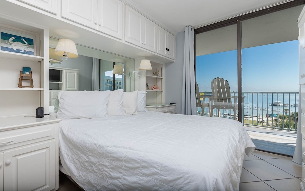 Condo, 2 Bedrooms