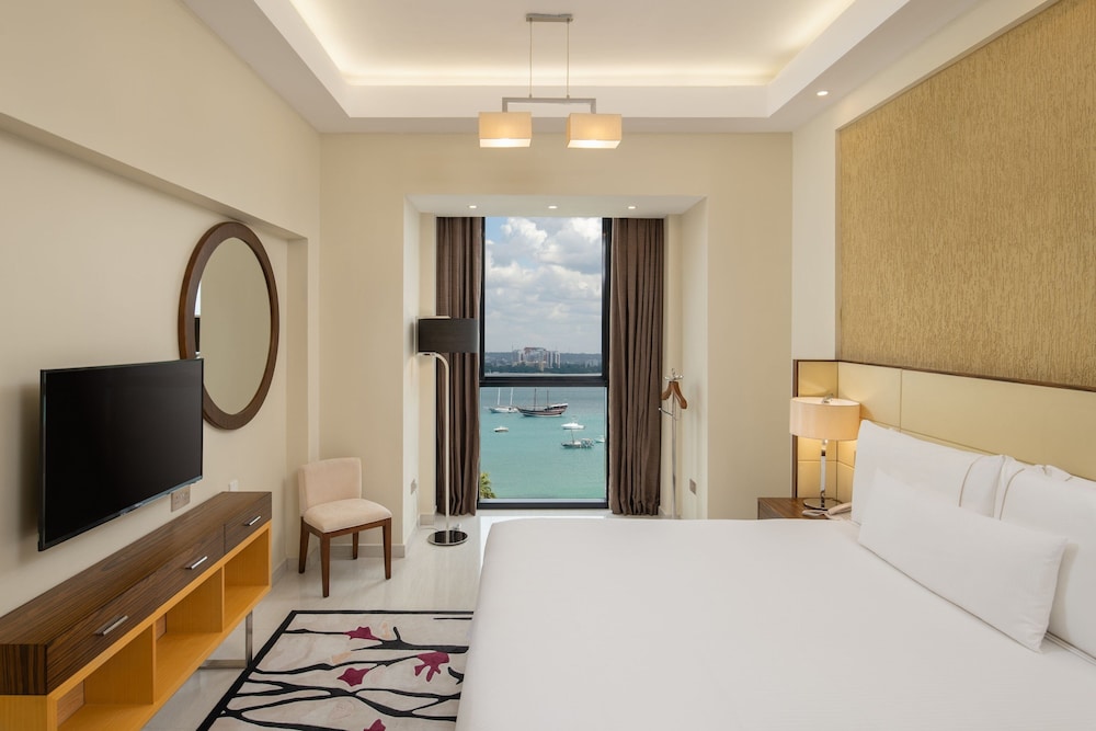 Superior Studio, 1 King Bed, Pool View - Photo 9