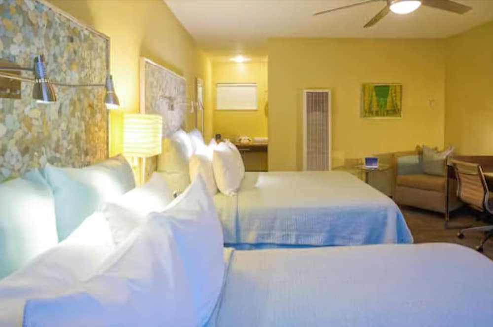 Superior Room, 2 Queen Beds - Photo 5