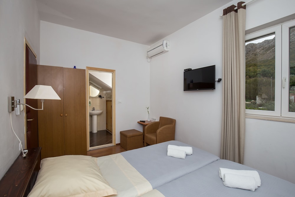 Standard Single Room, Private Bathroom, Garden View photo 2