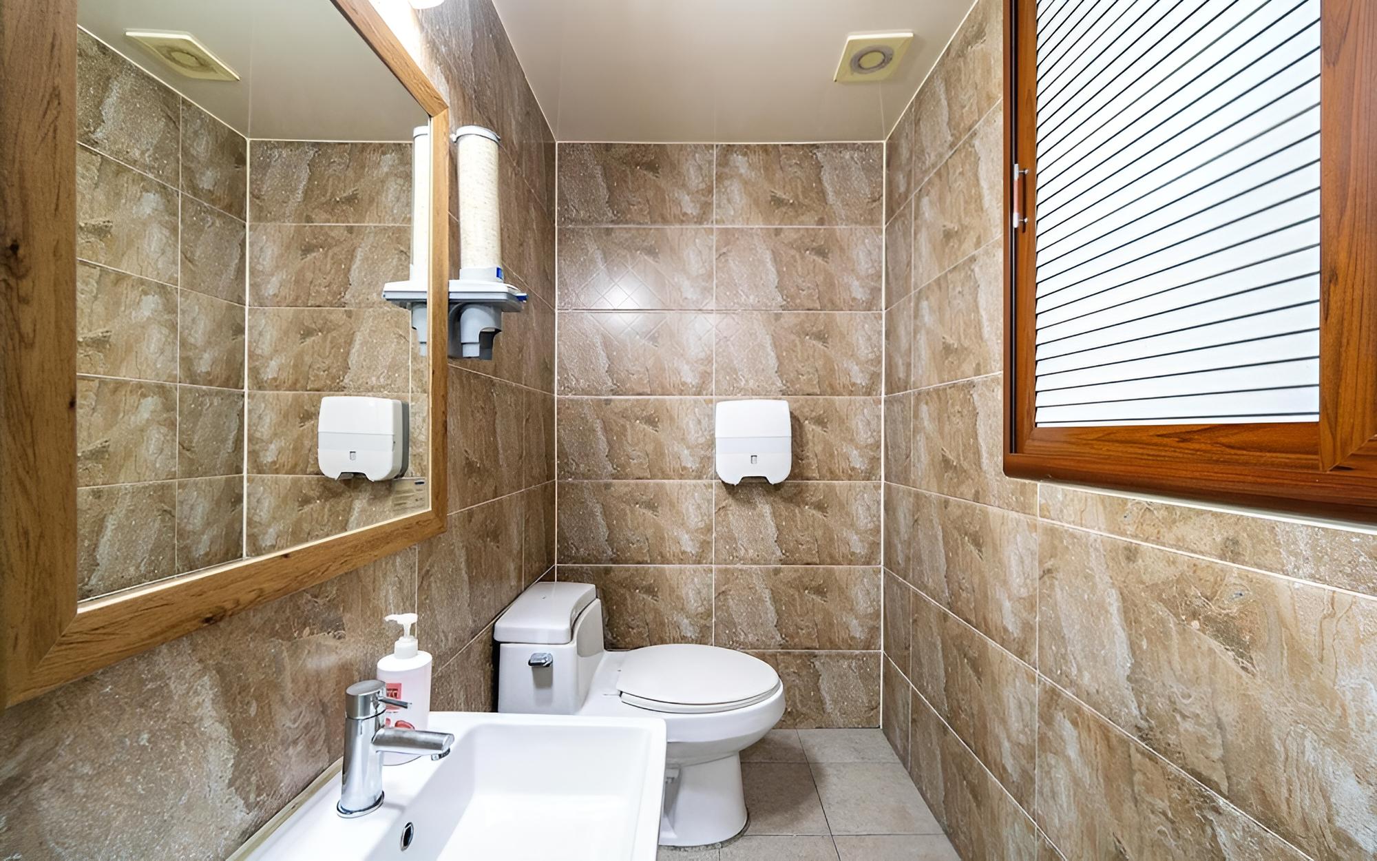 Room (Standard (Free Breakfast Netflix Avai) - Photo 5