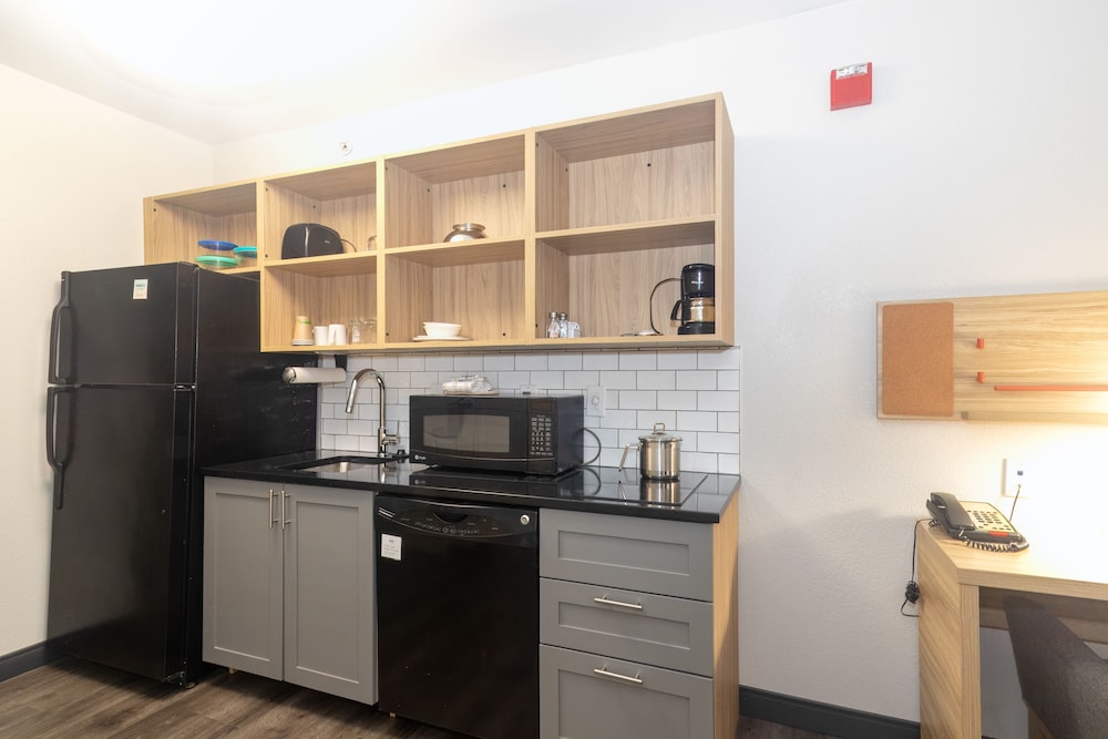 Suite, 1 Bedroom - Photo 4