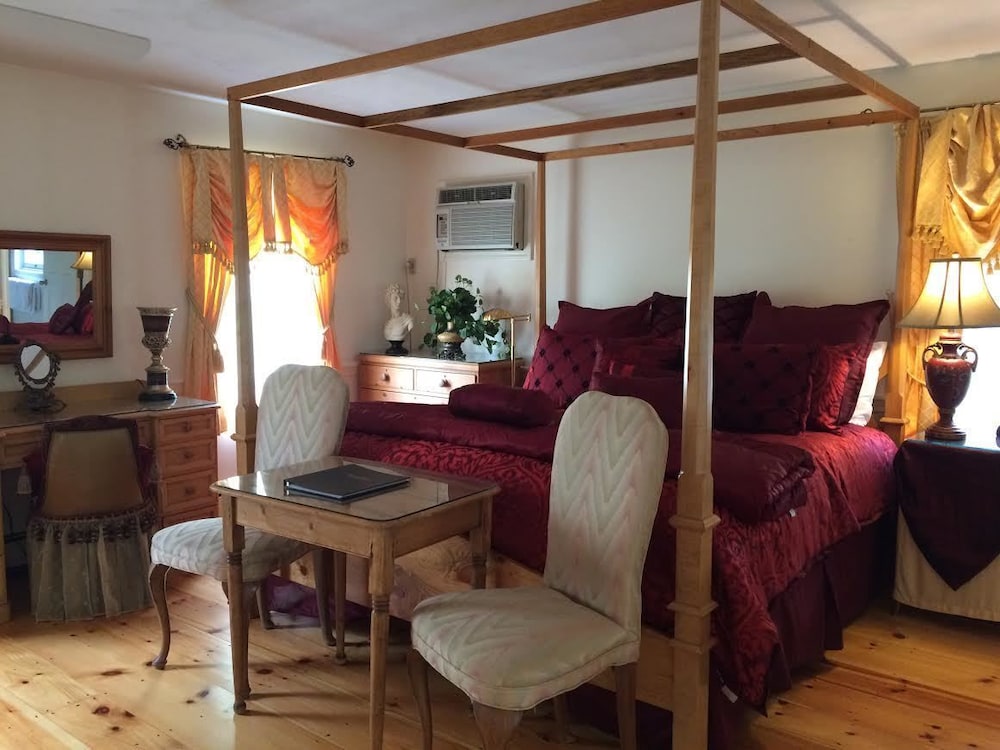 Deluxe Room, 1 King Bed, Porch photo 3