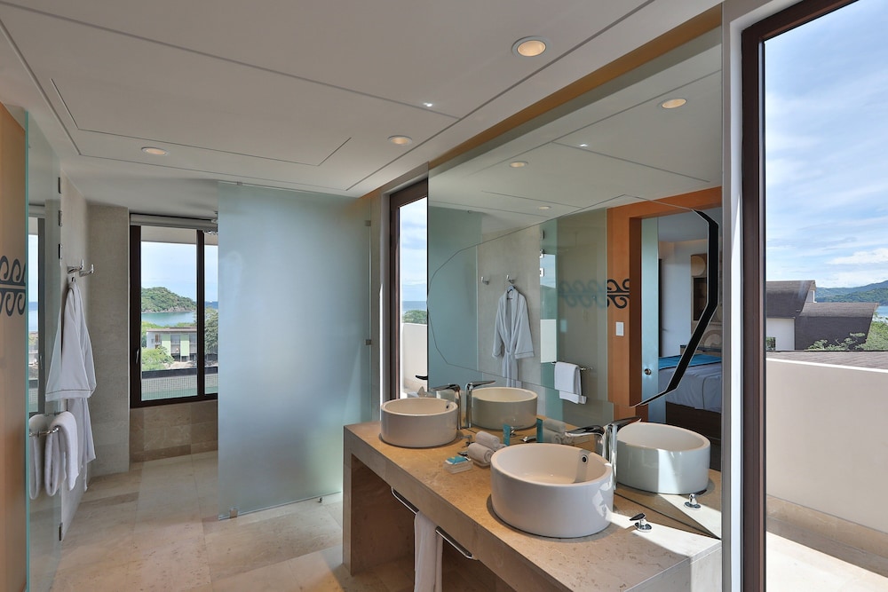 Premier Suite, 1 Bedroom, Ocean View (Balcony) photo 3