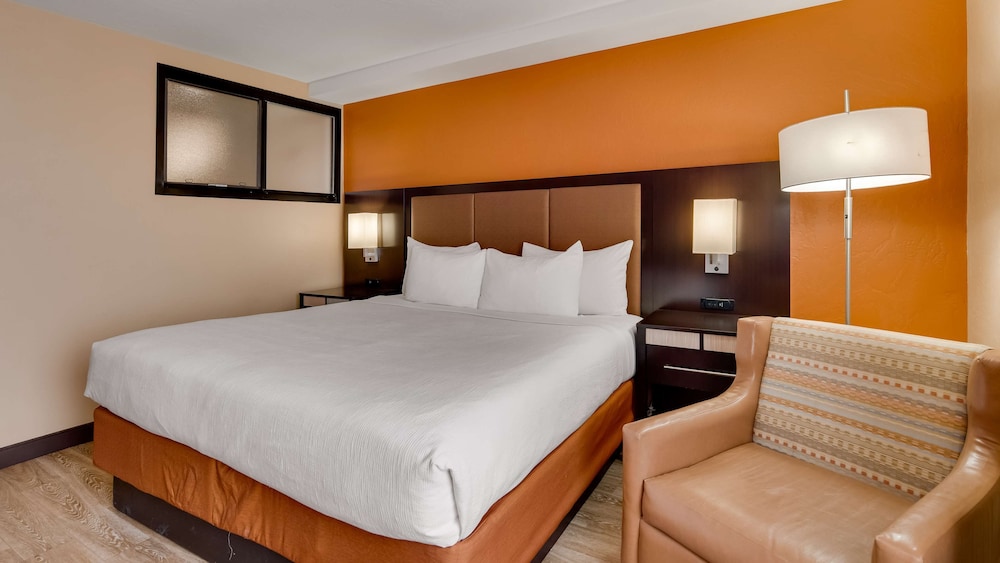 Standard Room, 1 King Bed, Accessible, Non Smoking - Photo 3
