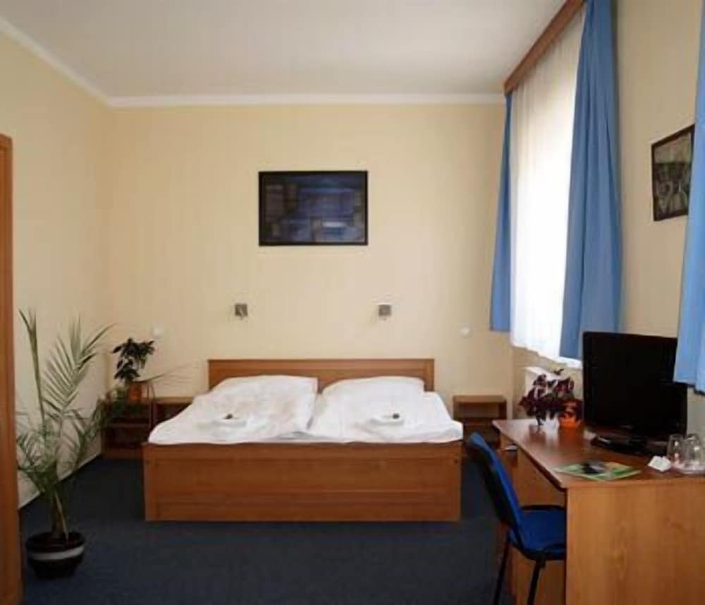 Quadruple Room - Photo 1