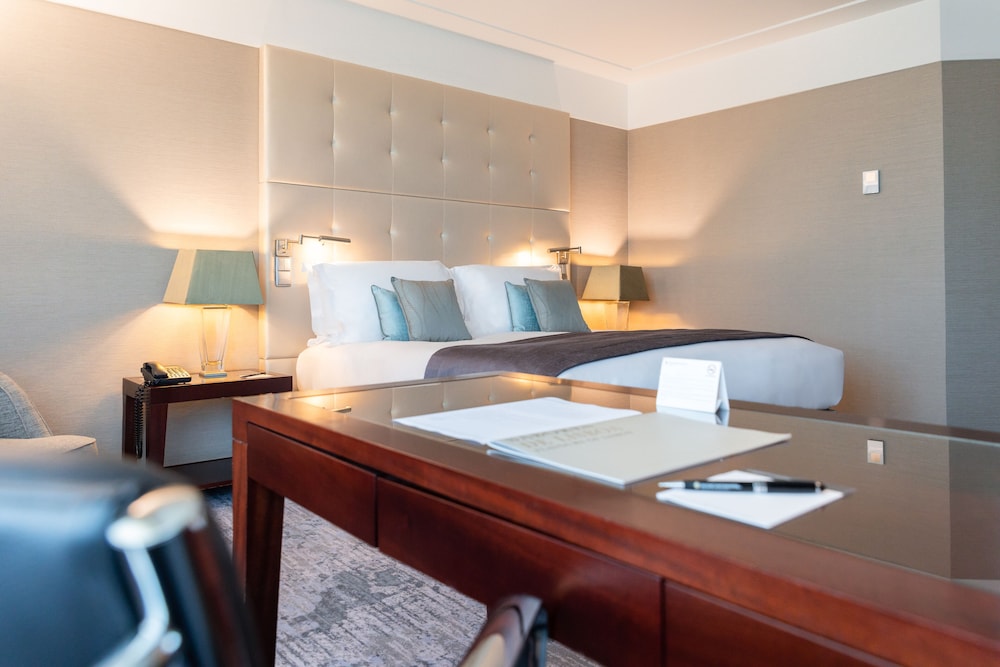 Classic Room, 1 Queen Bed, City View