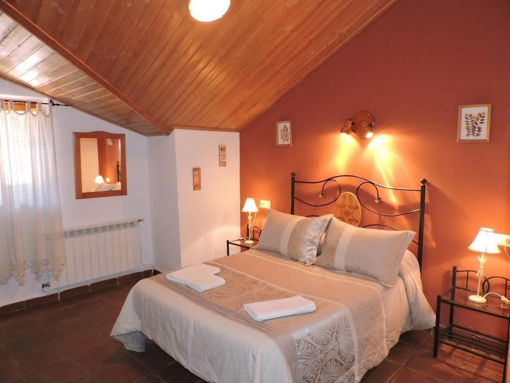 Double Room, Private Bathroom (O Triple) photo 2
