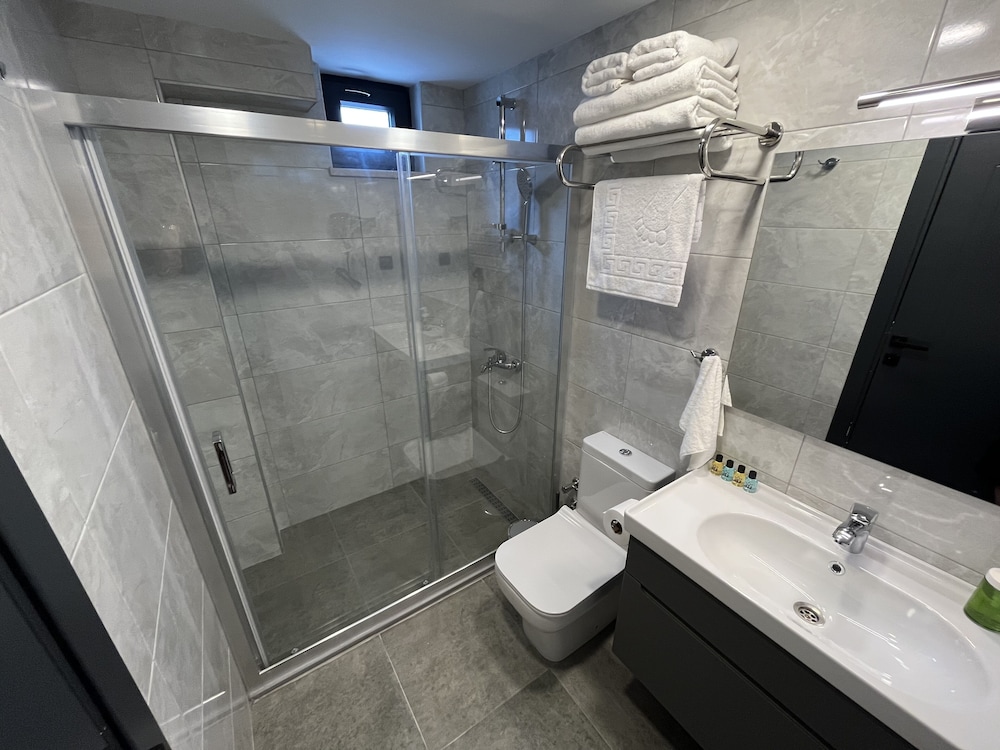 Economy Triple Room, Basement photo 2