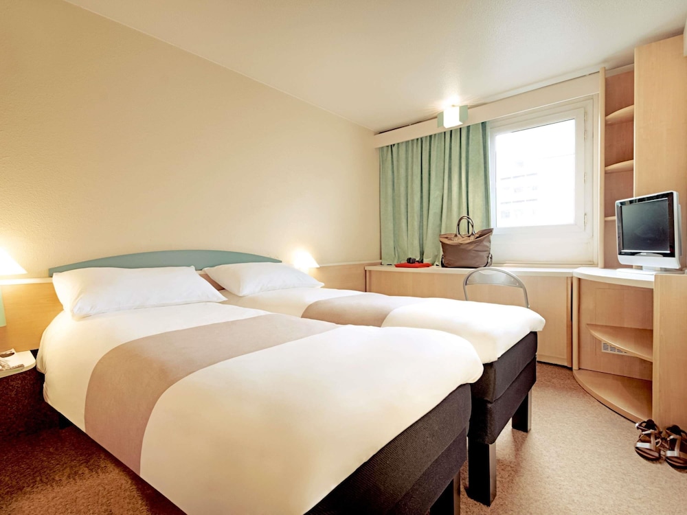 Standard Room, 2 Twin Beds - Photo 9