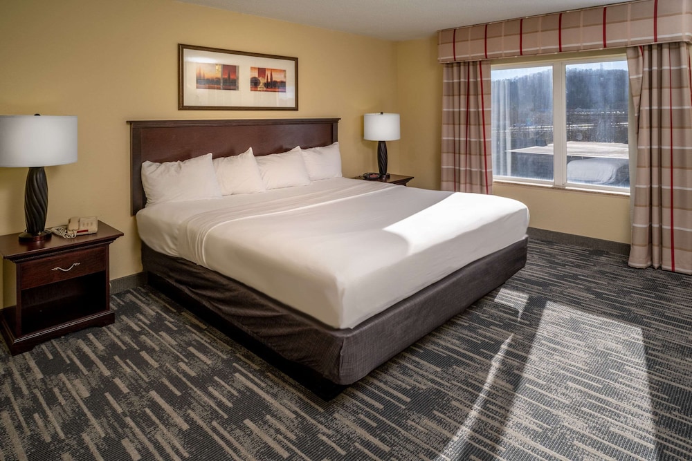 Studio Suite, 1 King Bed, Non Smoking - Photo 1