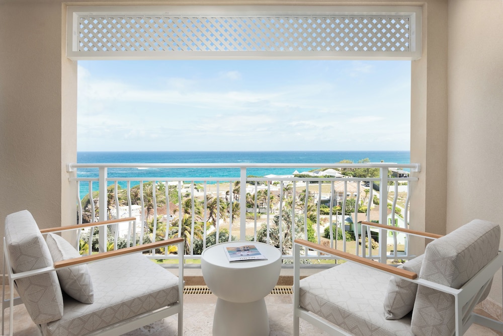Luxury Room, 1 King Bed, Partial Ocean View - Photo 5