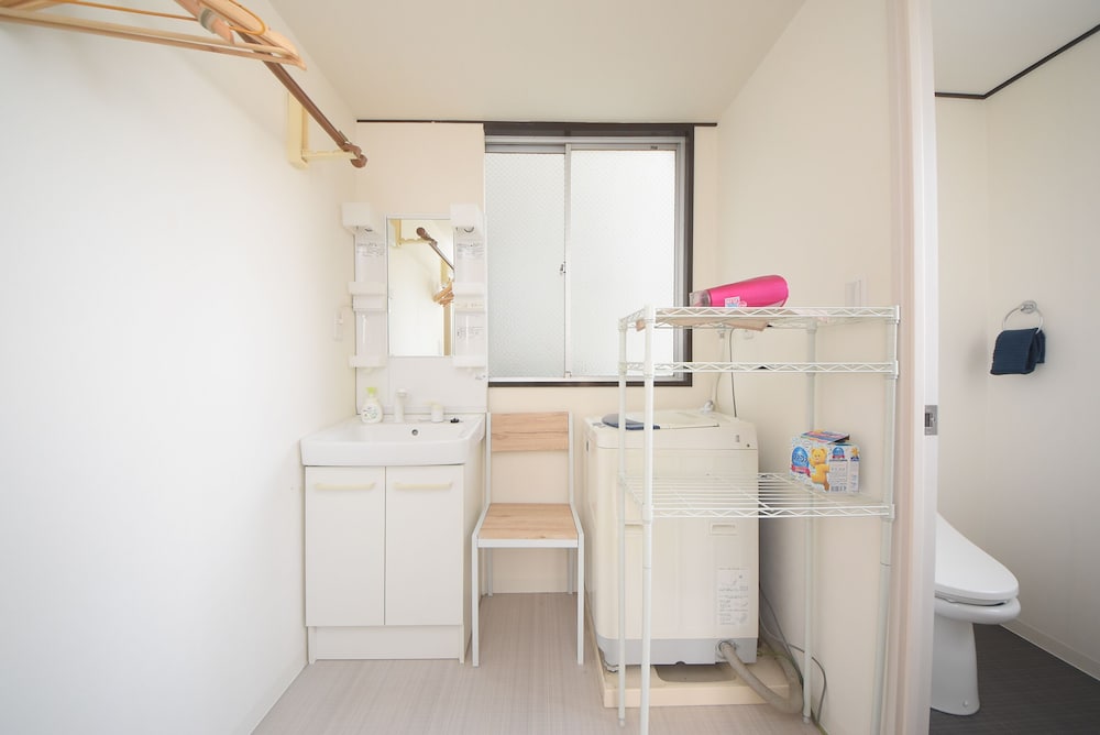Basic Double Room, Multiple Beds, Non Smoking, Mezzanine photo 3