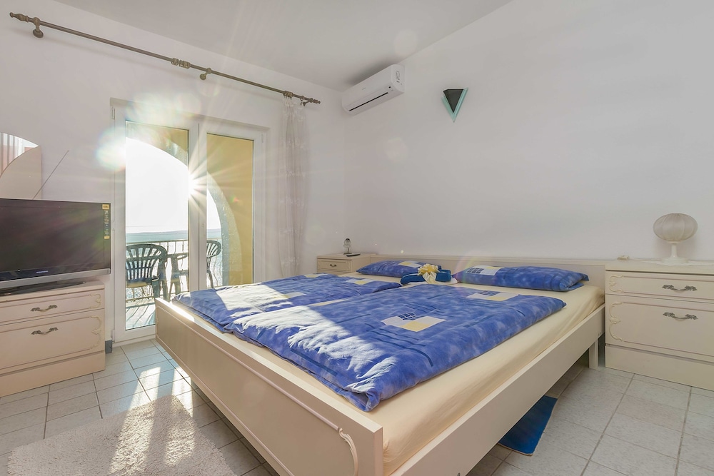Apartment (A2)