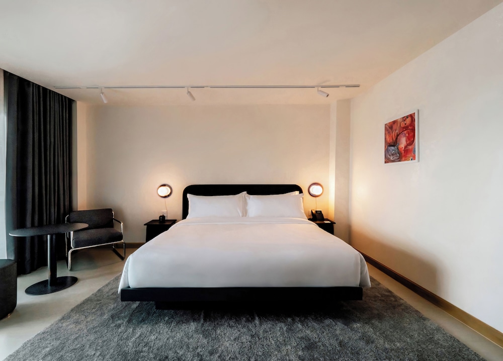 Deluxe Room, 1 King Bed, River View