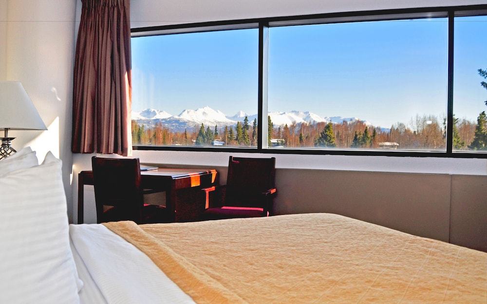 Junior Suite, 1 King Bed, Refrigerator & Microwave, Corner - Photo 1