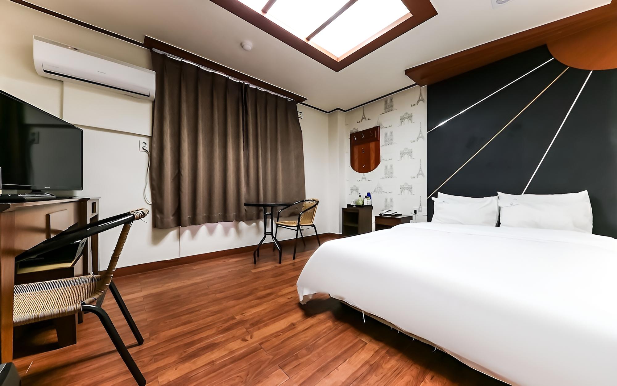 Room (ECONOMY Room (Double Bed)) photo 1