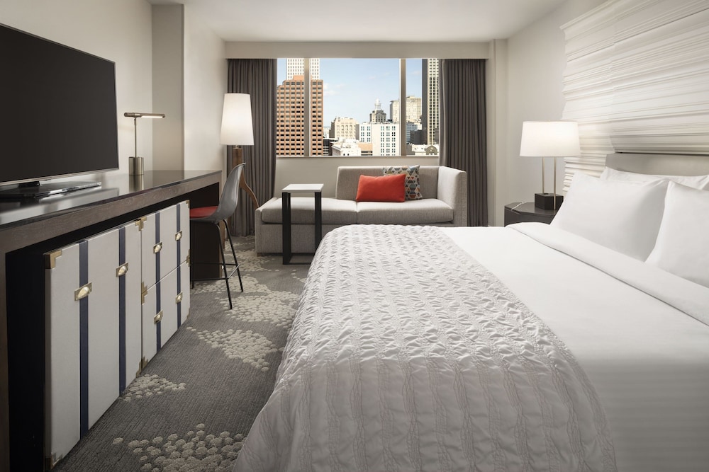 Superior Room, 1 King Bed, River View (Mobility Accessible, Roll-in Shower) - Photo 3
