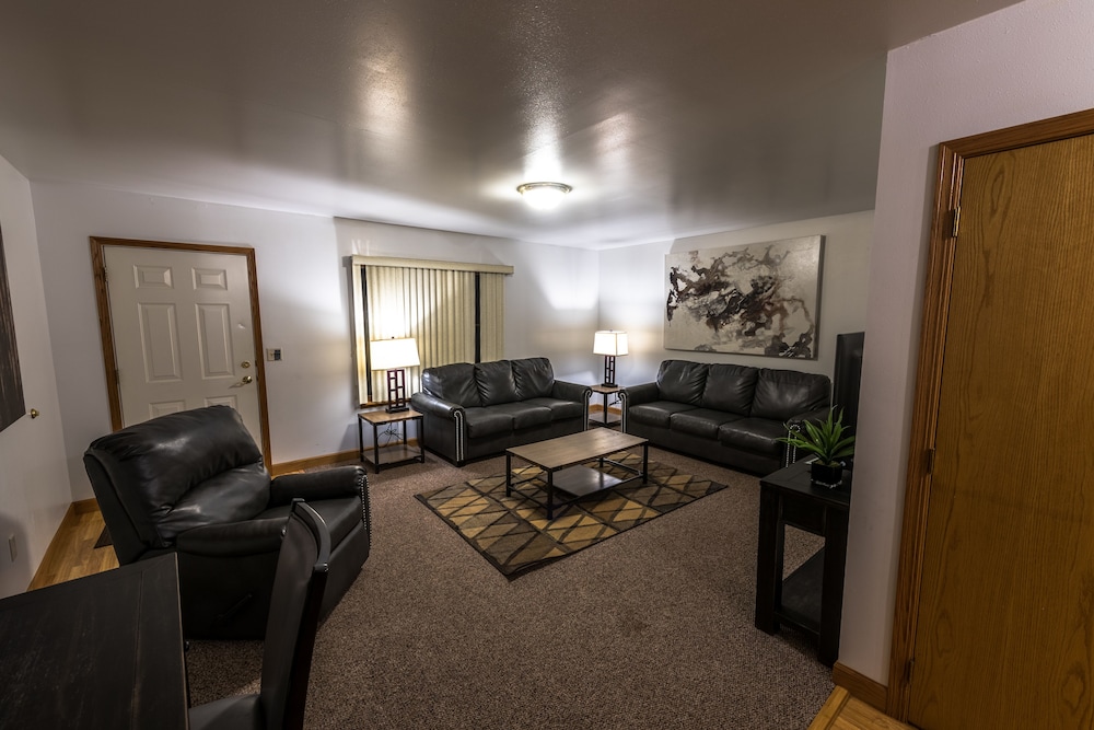 2 Bedroom, 2 Queen Village Suite photo 3