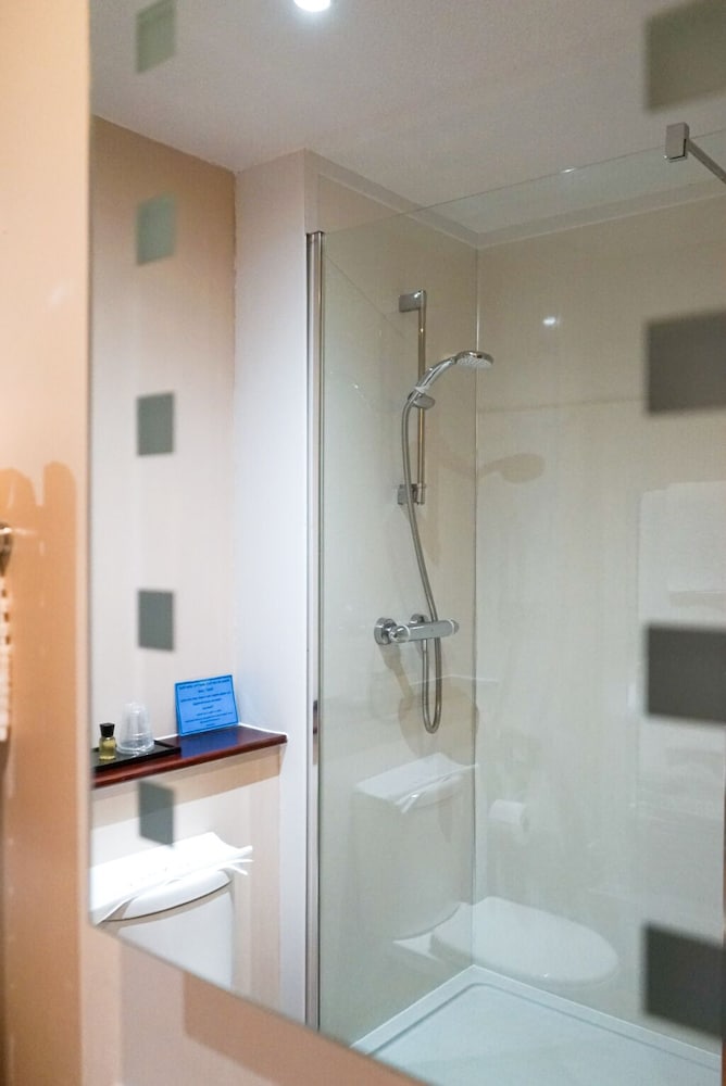 Standard Double or Twin Room, 1 Double or 2 Twin Beds photo 3