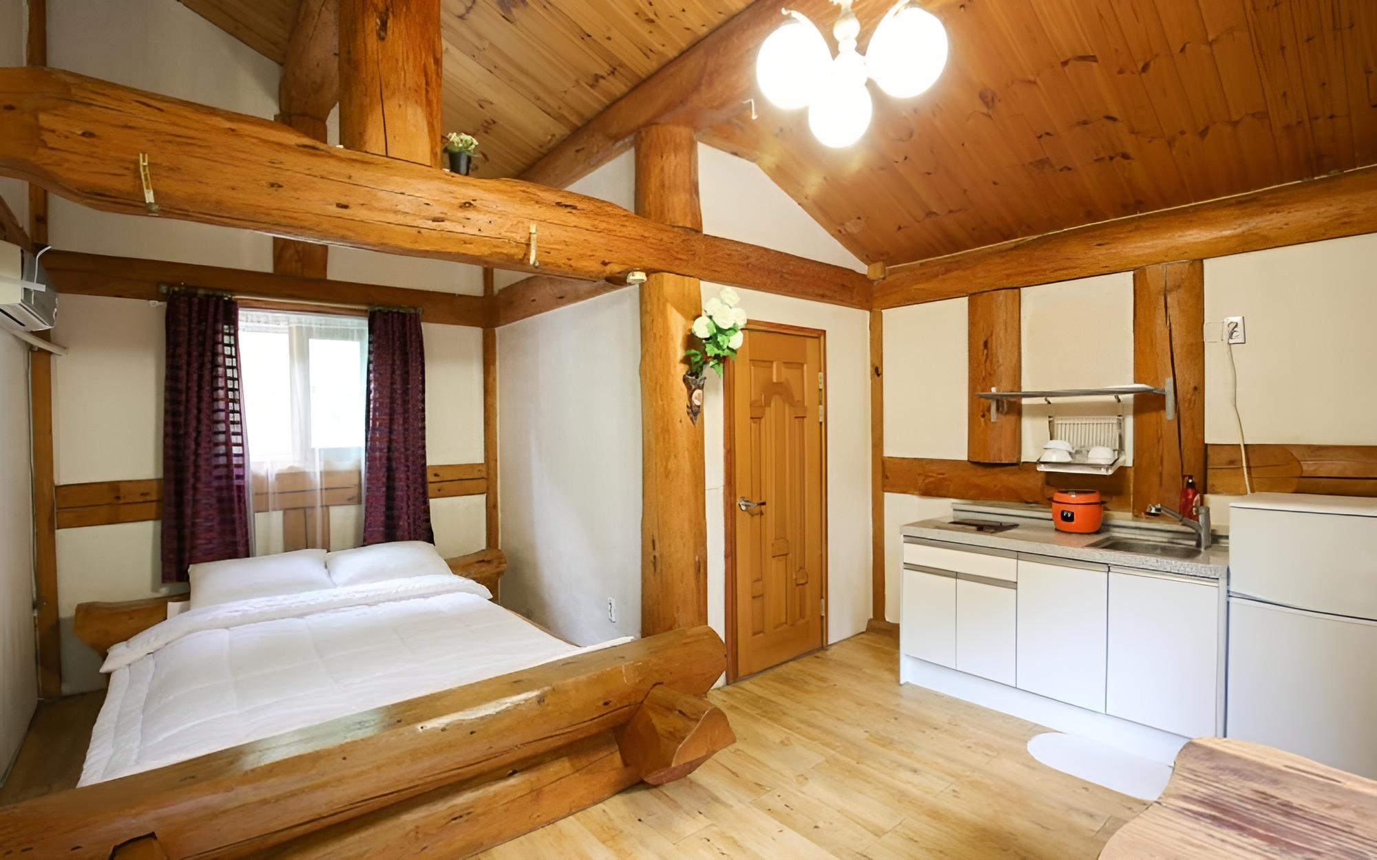 Room (Romantic) - Photo 1