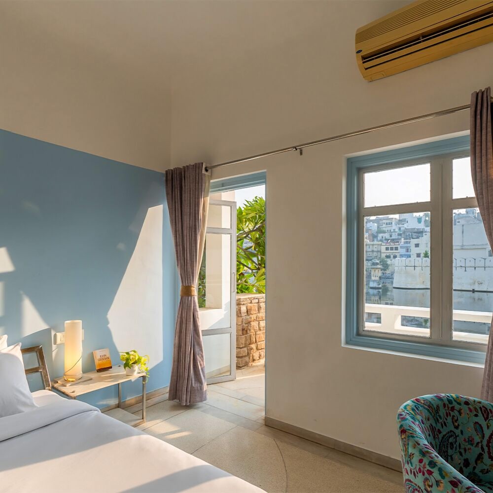 Superior Room with Balcony - Photo 8
