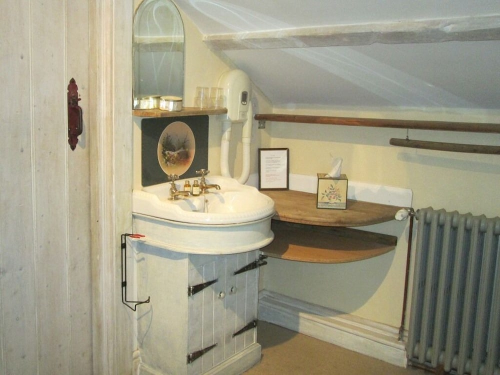 Suite, Ensuite (East Granary) photo 3