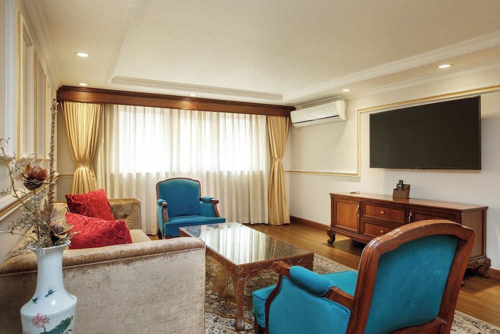 Suite - Photo 14