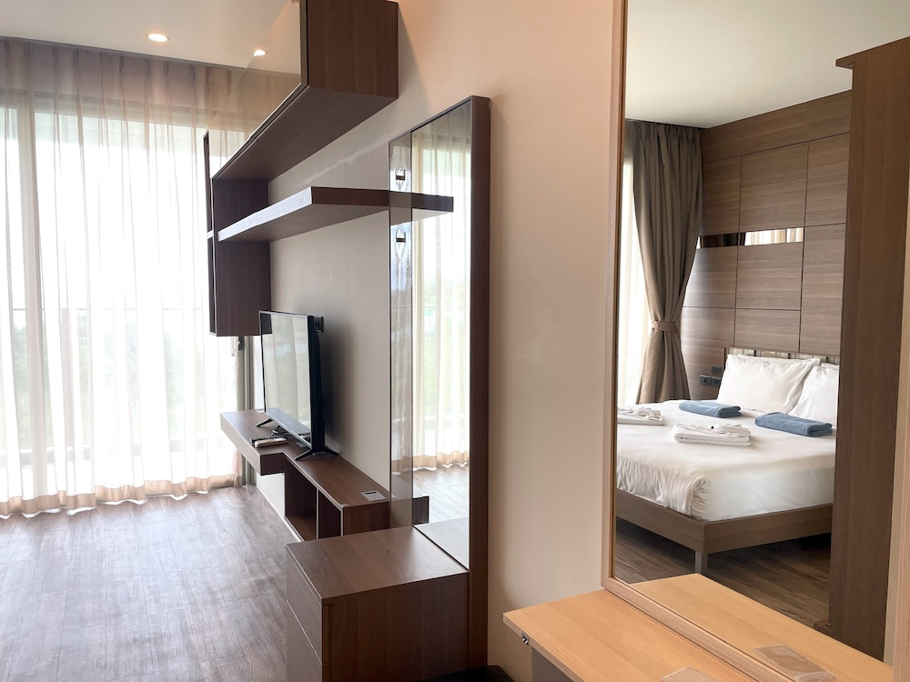 Panoramic Studio, 1 King Bed, Sea View photo 1