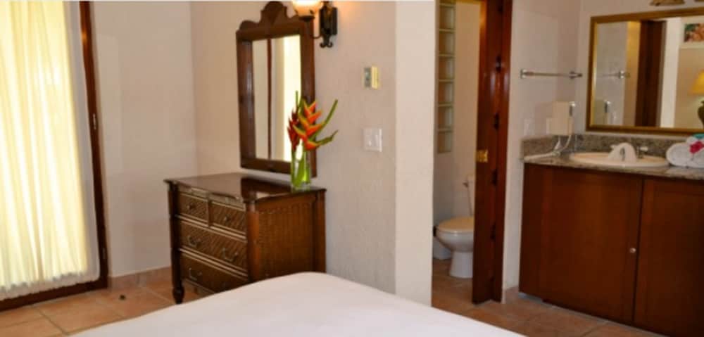 Las Sirenas by Mayan Princess Deluxe One Bedroom Studio photo 2